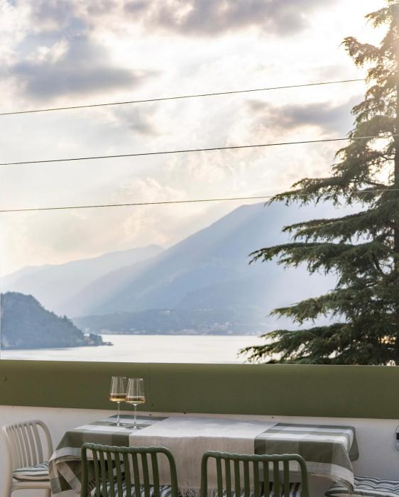 Bellagio View Rooftop Balcony - Walk to Varenna