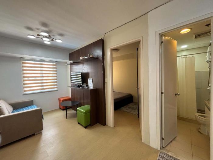 1Bedroom Avida Towers 2, IT Park- Pool View