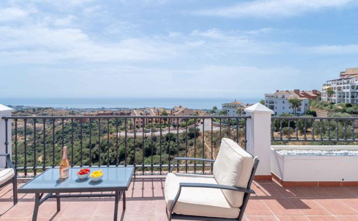 Penthouse with magical views of the sea and pool