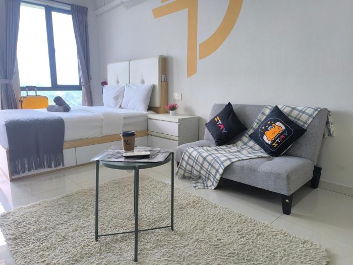 Central Park 2Pax Stylish Studio w Balcony By STAY