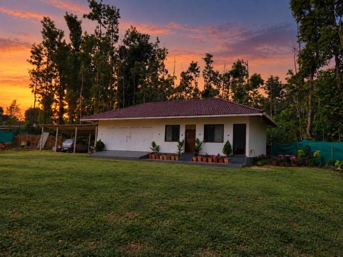 Dinnekere Homestay - Private Stay, Home Food, Estate, Near to Sight seeing