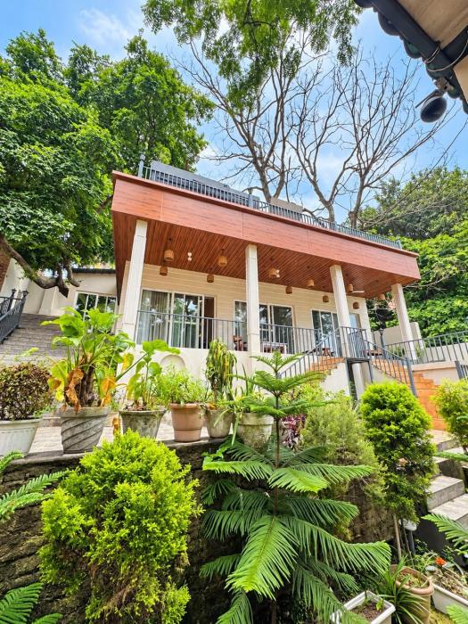 Luxury Villa On The Ganges