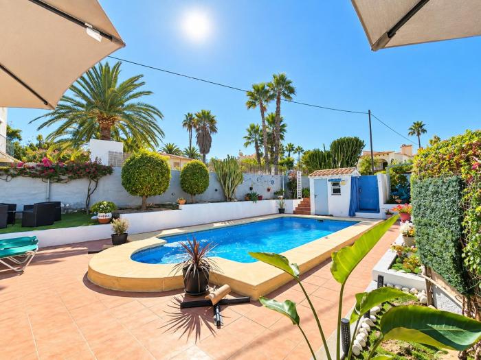Calpe, casa muy agradable a pocos metros del mar y de las comodidades, con clim, wifi