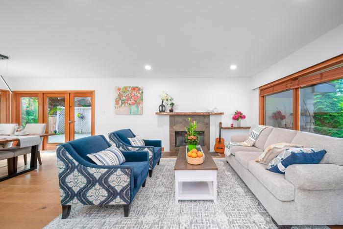 Cozy For 2-Bedroom House in North Vancouver