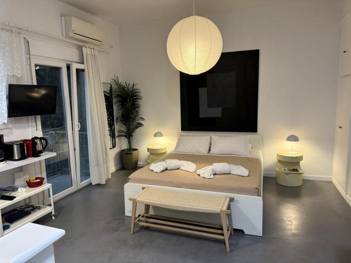 Minimal Boutique Studio in Kolonaki