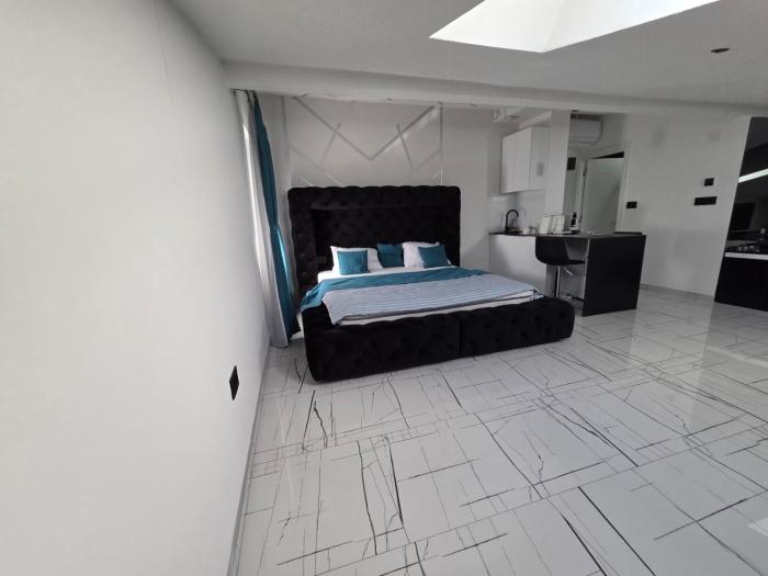 Danube Escape Studio with Jacuzzi & Free Parking