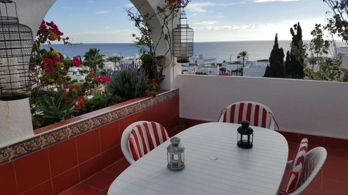 Sunny penthouse with panoramic sea views