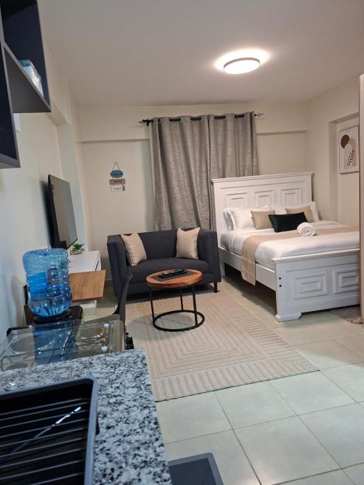 The Luxe Studio - Heated Pool, Gym & access to Garden City Mall