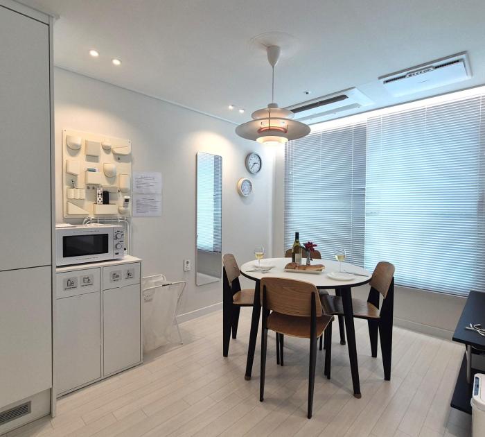 Stay in Seoul, 3 min to Seoul Station, New Apt, 3 Air Conditioners, Elevator, Rooftop, Quiet & Cozy