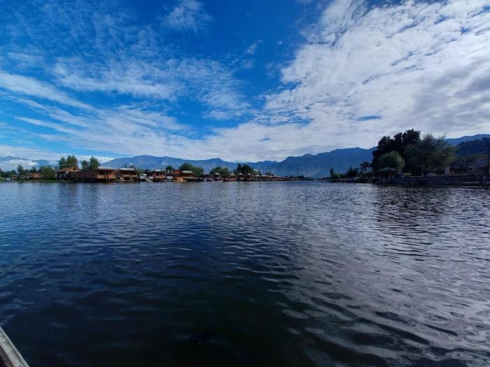 Lalarukh Group of Houseboats
