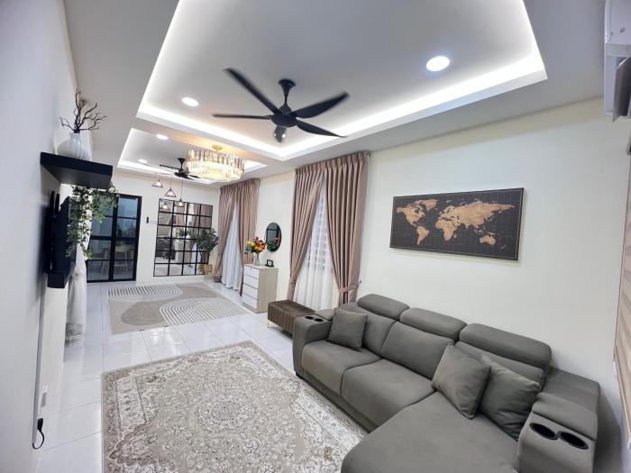Amika Homestay Sitiawan
