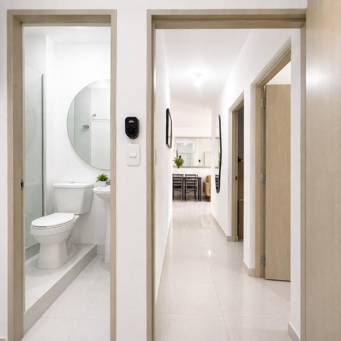 Apartamento Moderno Central cerca al Centro Historico y Playa, Balcon con Vista, Piscina, Gym, Aire Acondicionado, Lavadora, Cocina