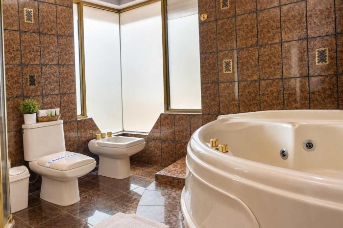 The Landmark I Jacuzzi and Kitchen Calacoto