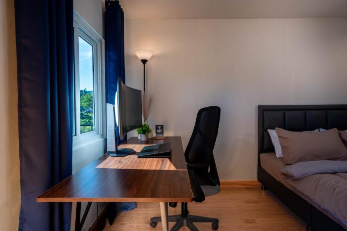 Lakeside Bungalow with Curved Monitor & Fast Wifi