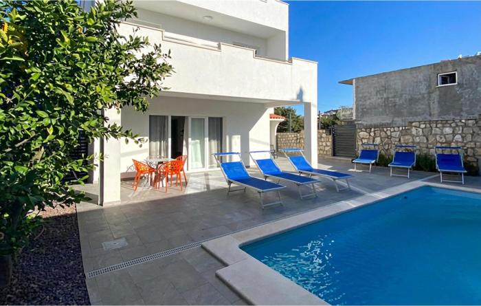 Gorgeous Apartment In Cavtat With Swimming Pool