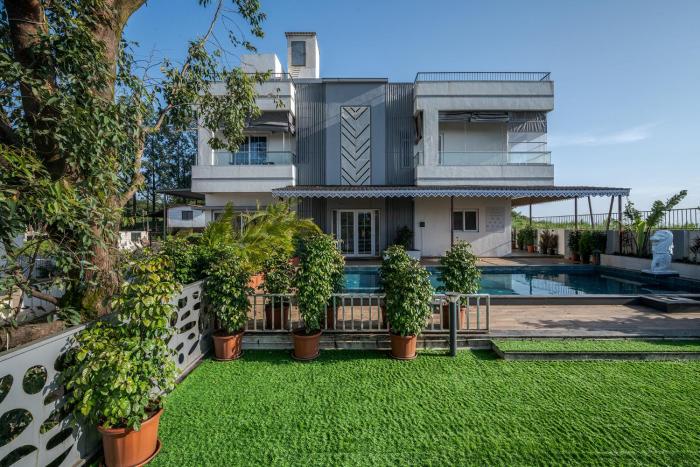 SaffronStays Parijat