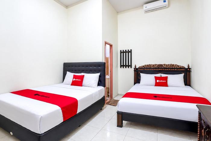 RedDoorz at Villa Asella Ciletuh Sukabumi