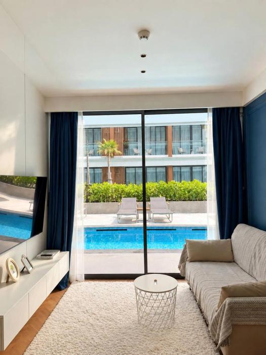 Sunshine Two Bedroom Pool Access Apartment