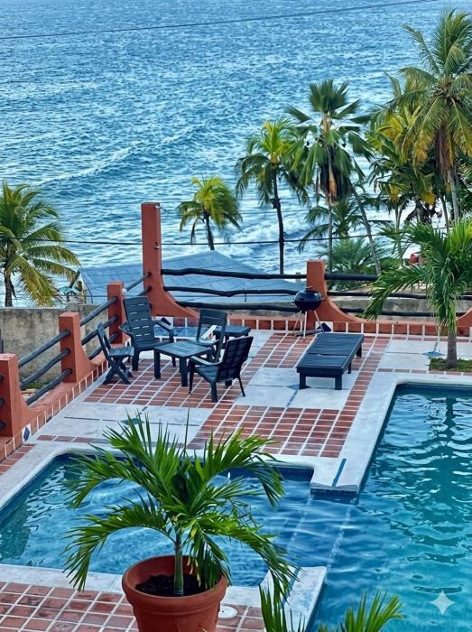 La Caranta Steps from the Sea! Water and WiFi 24 7