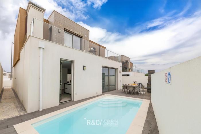 Lavender Fields - Modern Villa with Pool