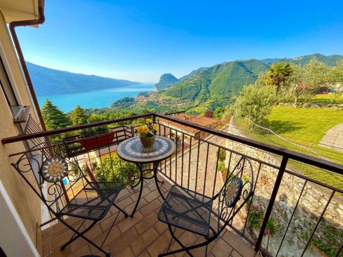 Casa Palanca Lake view apartment by Gardadomusmea