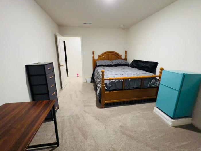 Lovely room in spacious 5BR 2story