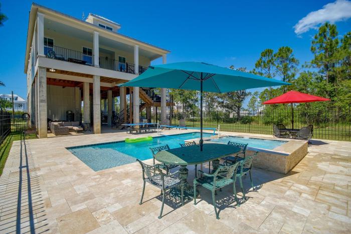 Play & Unwind! Pass Christian Home < 1 Mi to Gulf