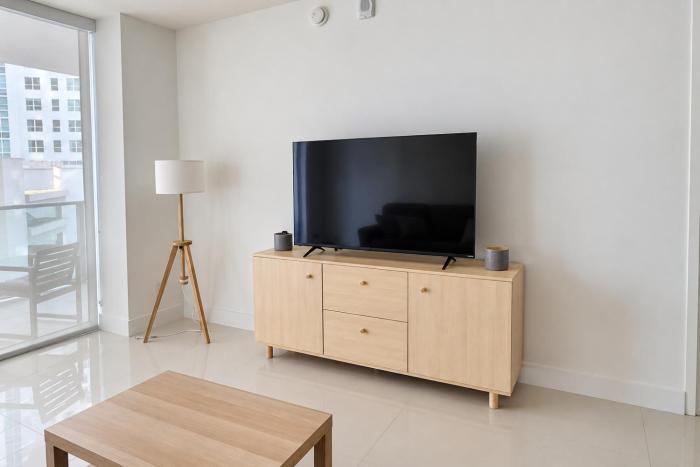 Brickell Modern and Sylish 1BR wFree Parking!
