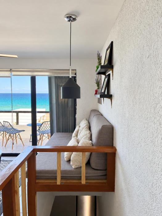 Cozy 2 Bedroom Ocean Front Condo, 3 pools, balcony