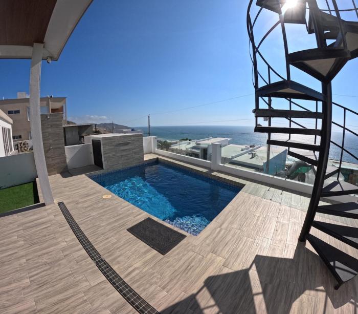 casa frente al mar con piscina