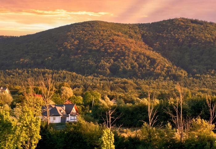 Beskid Mountain Retreat - Views, Trails & Skiing