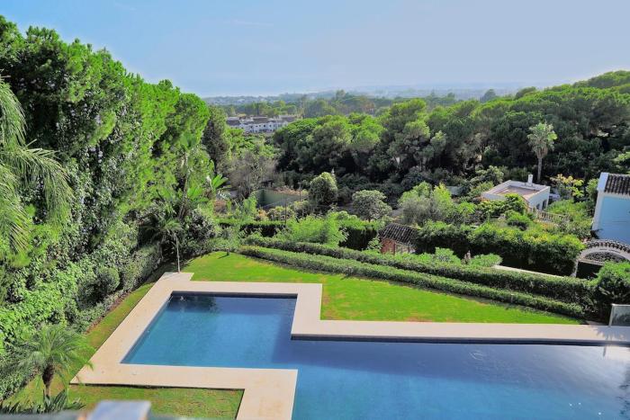Marbella Golden Mile Townhouse, Pool & Sea Views