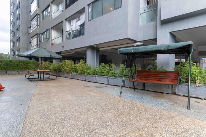 Executive fully furnished three bedroom apartment in kilimani with swimming pool,fully fitted gym ,child play area ,high speed WIfi and other modern facilities to give you comfort and luxury