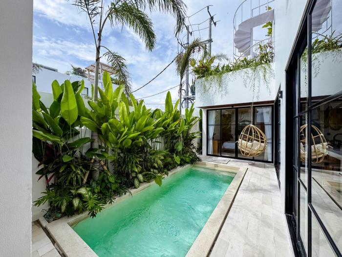 Casa Cemagi 4 - Modern Villa Rooftop Lounge & Tropical Pool