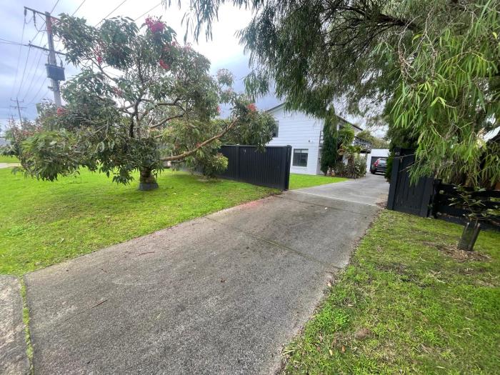 5 Bed Room Beachside Family Home - 50m to Beach