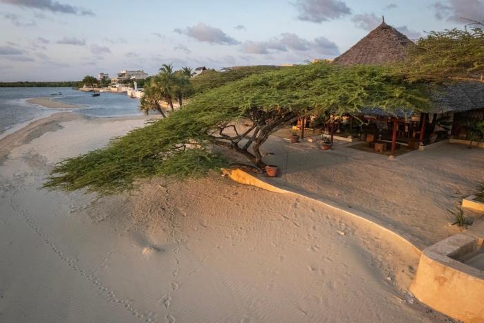 Shanti Sands Private Beachfront House with Pool In Lamu