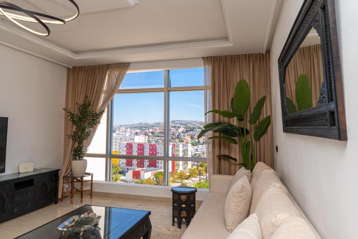 Bright and spacious 140 square meters 3-Bedroom Apartment with Sea View and Private Parking, 2 Minutes from the Beach