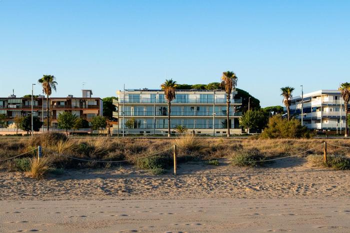Castelldefels Beach Apartments by Ben A Prop