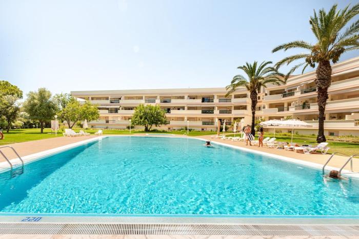 VILAMOURA ESCAPE with a Large Balcony and 2 Parking spaces