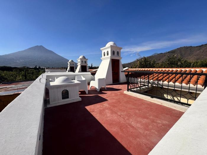 Villa San Lázaro a charming colonial house View of the volcanoes