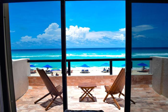 2-Level Oceanfront Villa with Private Terrace and patio at Villas Marlin