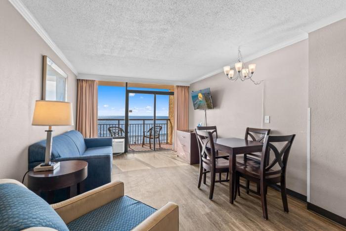 Lovely Oceanfront Condo Pool C84