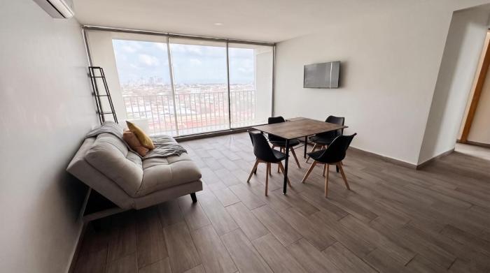 Depa amplio en piso 7 con vista, Americana