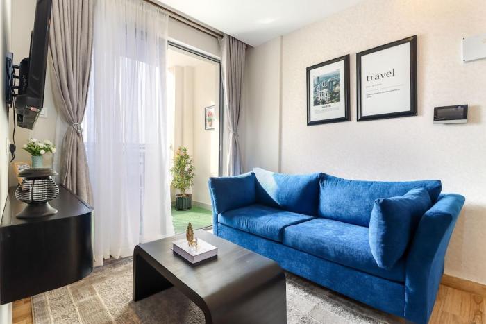 Blue Condo wit balcony, rooftop pool gym