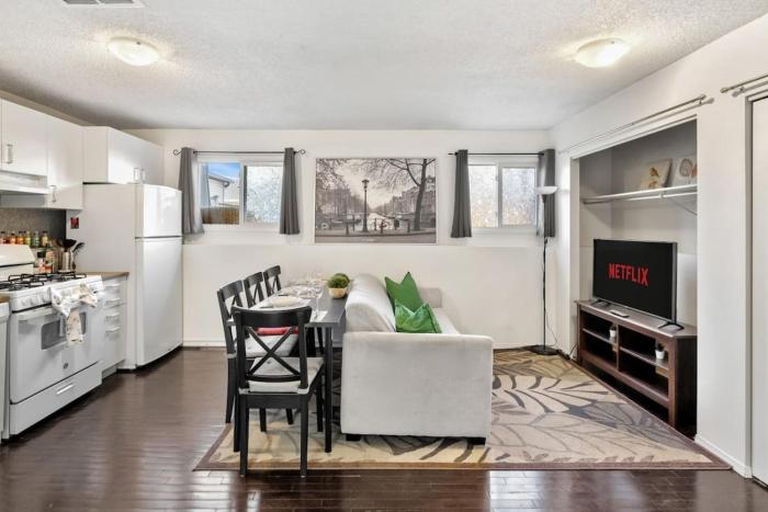 Riverbend 1BR Guest Suite near Stampede Park Queen Bed Patio BBQ Self Check In