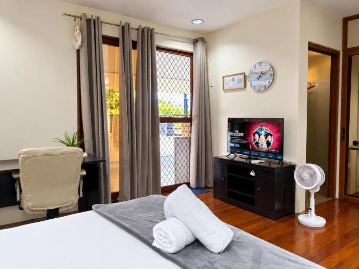 Spacious Private Room with Own Bathroom in Catalunan Pequeno