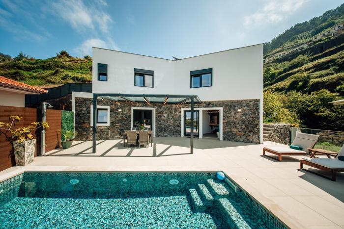 Madeira Protea Retreat- Villa with Heated Private Pool, Gym and Office