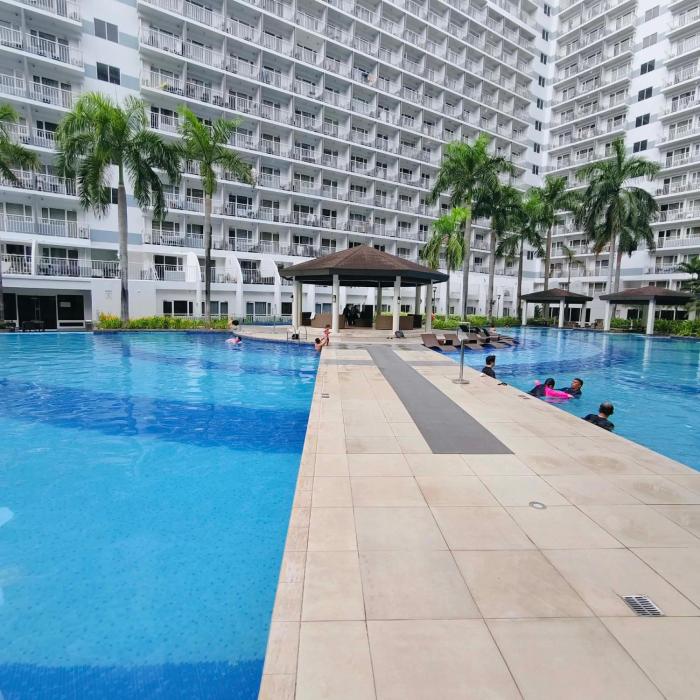 Pool view 1041