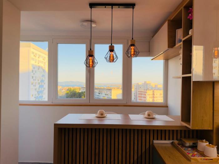 Bright SeaView Apartment