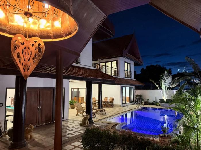 Five Bedroom Private Tropical Pool Villa in Jomtien